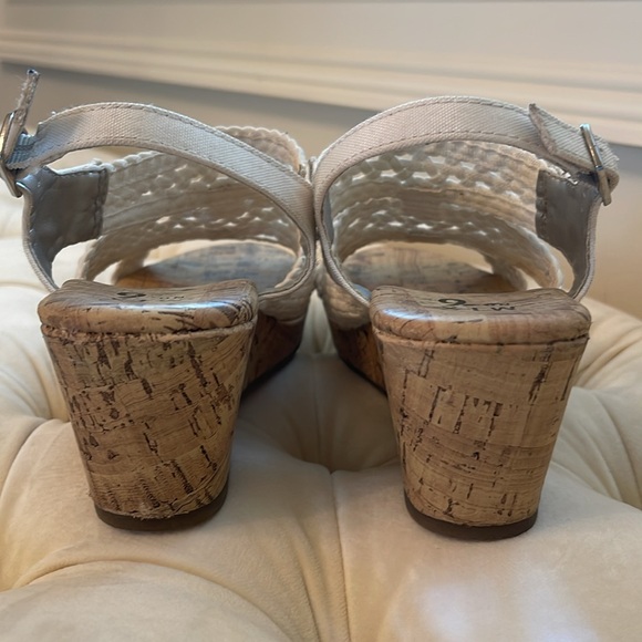 Size 4 - Youth Wedge Sandals - Picture 2 of 9